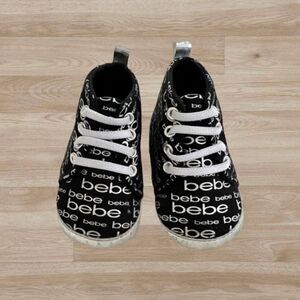 bebe Baby Crib Sneakers Size‎ 2 (3-6 months)